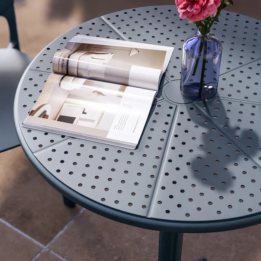 Set bistrot tavolo rotondo 60 cm e 2 sedie impilabili in polipropilene blu oceano - Sonny