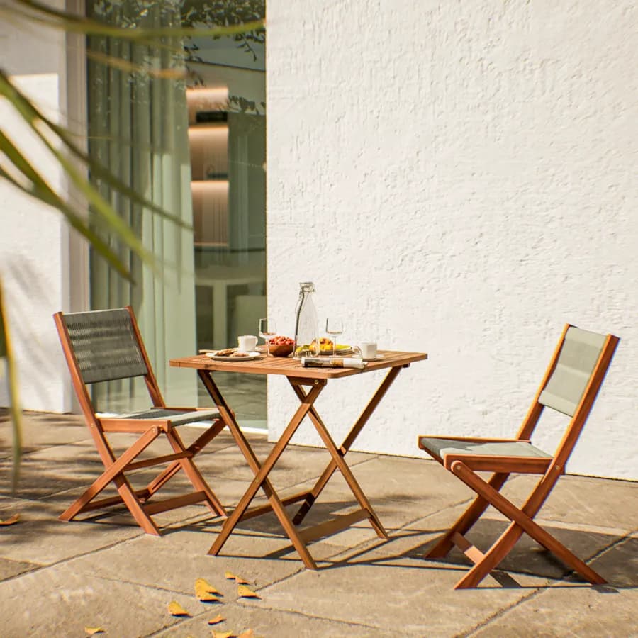 Set bistrot tavolo pieghevole 70x70 cm e 2 sedie pieghevoli in legno di acacia e corda tortora - Yadira