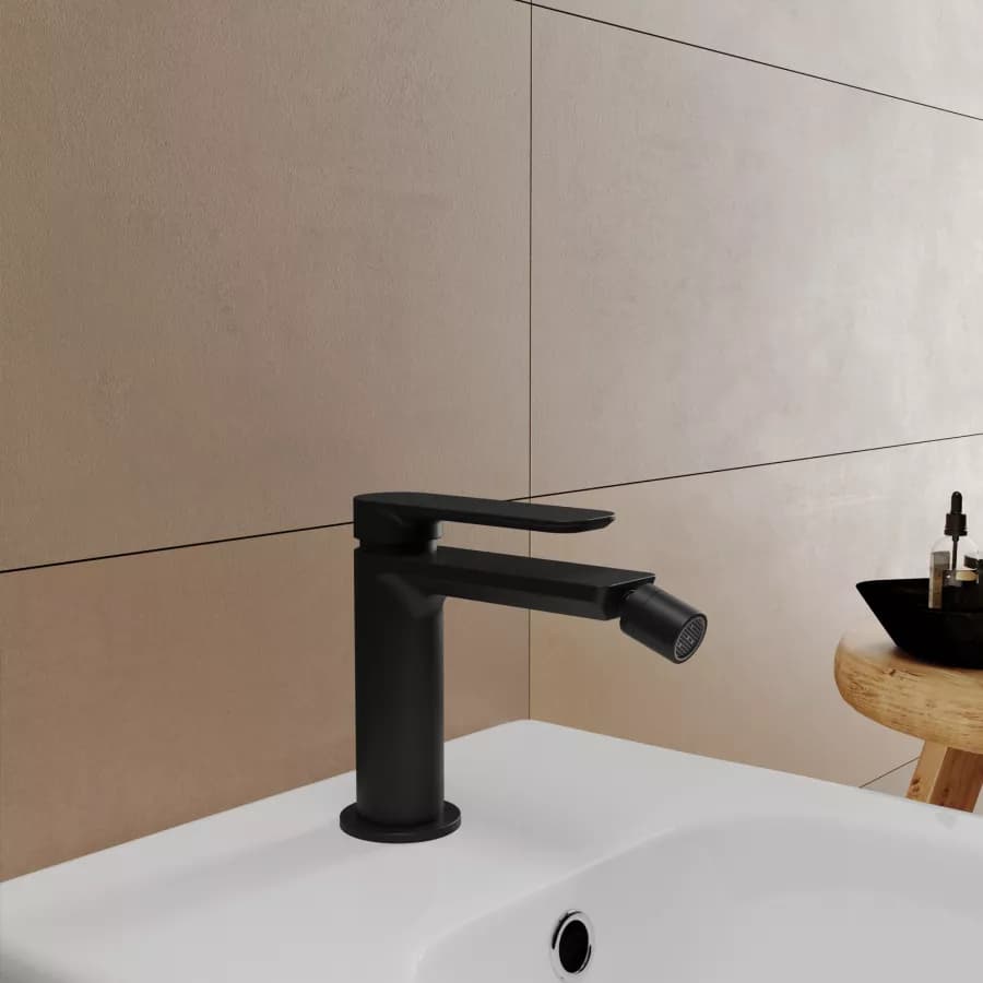 Set miscelatore lavabo a muro canna 20 e bidet con incasso doccia nero – Fusion