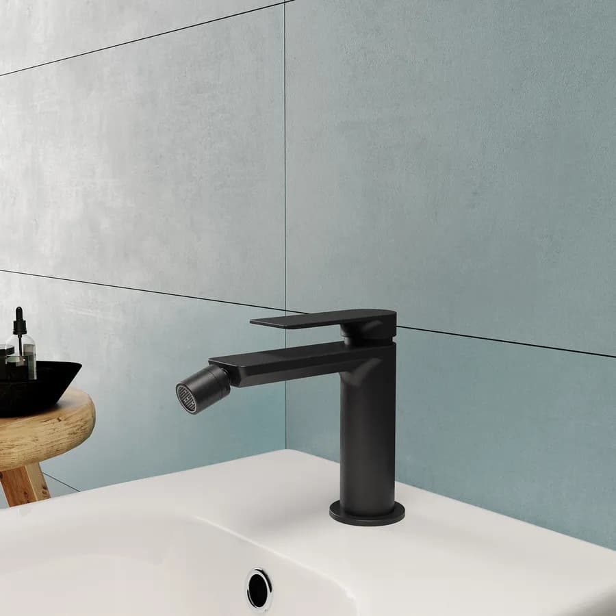 Set miscelatore lavabo a muro canna 25 e bidet nero – Iota