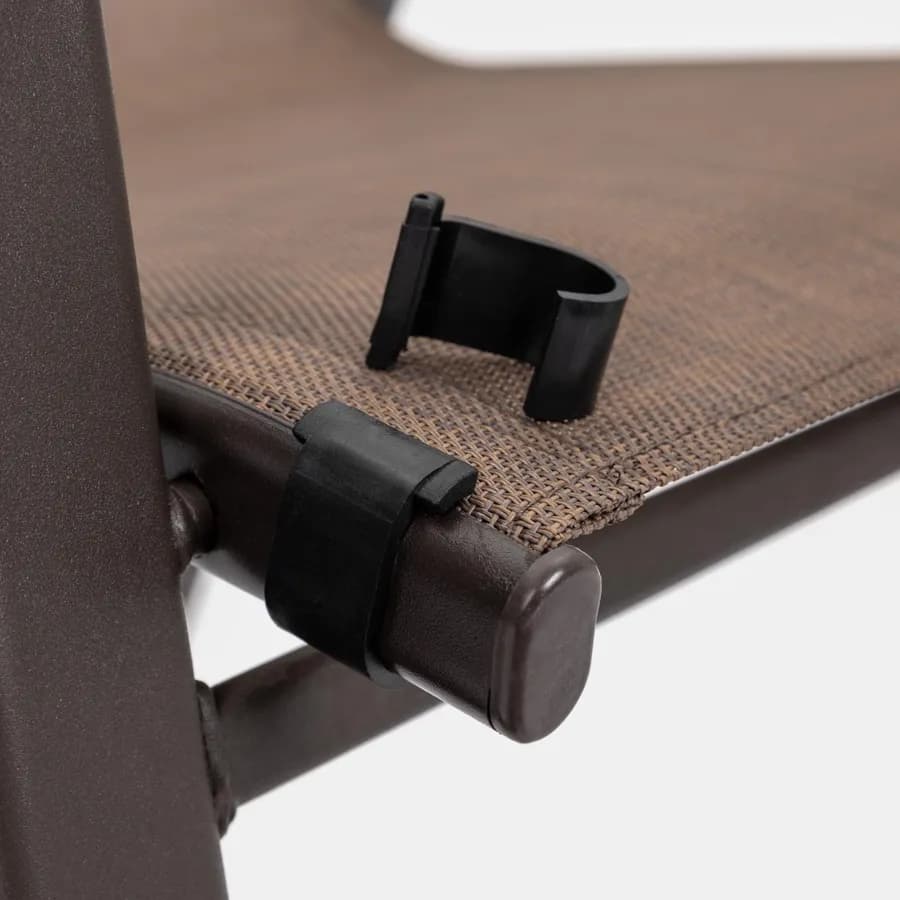 Set pranzo tavolo 150x90 cm e 4 sedie con braccioli in acciaio e textilene marrone - Ninfa