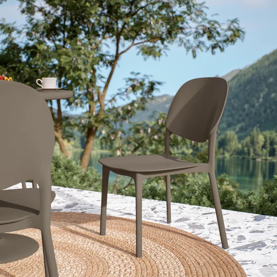 Set pranzo con tavolo rotondo 80 cm e 4 sedie impilabili in polipropilene cacao - Tulipano