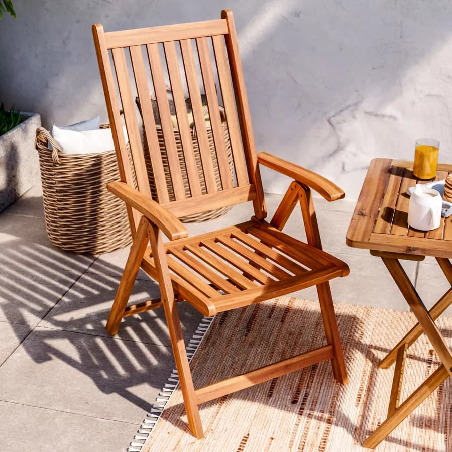 Set bistrot tavolo 60x60 cm e 2 sedie con braccioli regolabili in legno di acacia - Paja