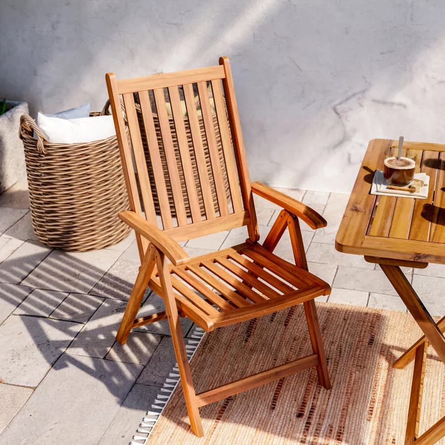 Set bistrot tavolo 70x70 cm e 2 sedie con braccioli regolabili in legno di acacia - Paja