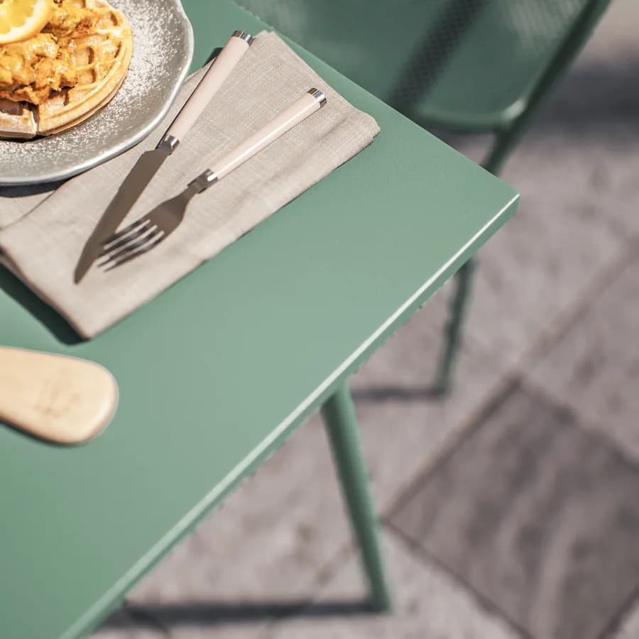 Set bistrot tavolo 70x70 e 2 sedie con braccioli in acciaio verde marino - Faber