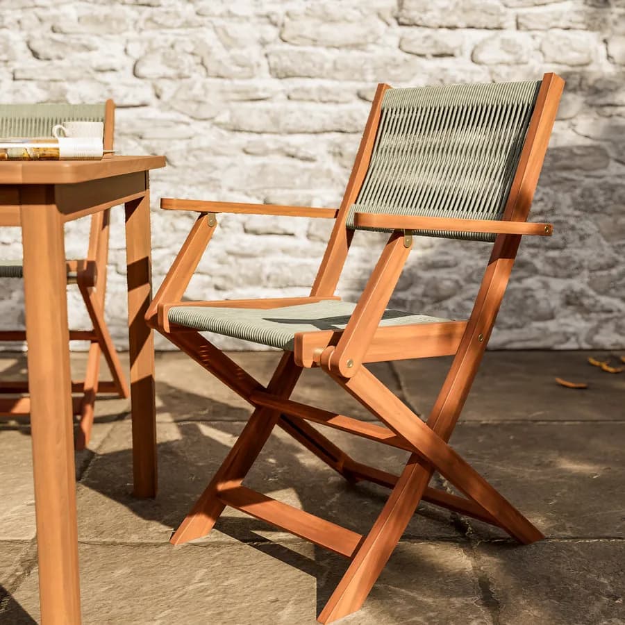 Set pranzo tavolo 80x80 cm e 4 sedie pieghevoli con braccioli in legno di acacia e corda tortora - Yadira