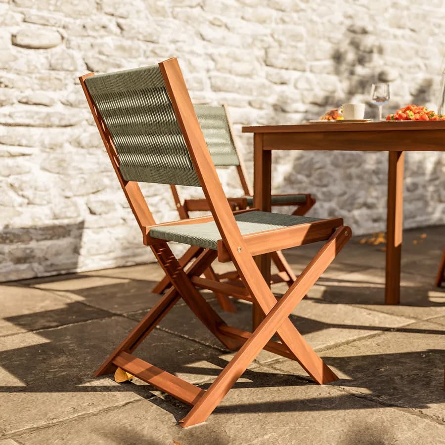 Set pranzo tavolo 80x80 cm e 4 sedie pieghevoli in legno di acacia e corda tortora - Yadira