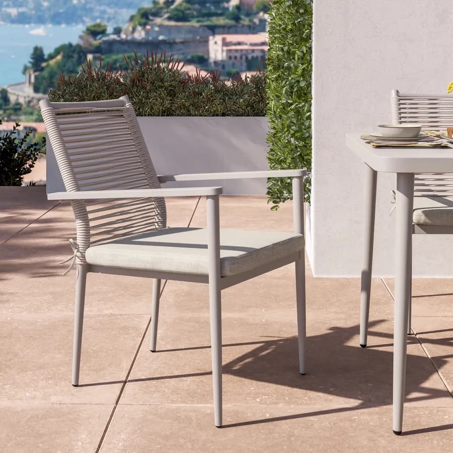 Set pranzo tavolo 90x90 cm e 4 sedie con braccioli in acciaio e corda ecrù - Rodriguez