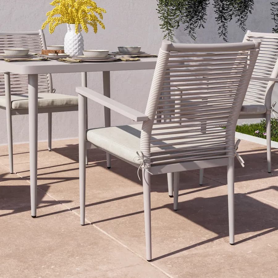 Set pranzo tavolo 90x90 cm e 4 sedie con braccioli in acciaio e corda ecrù - Rodriguez