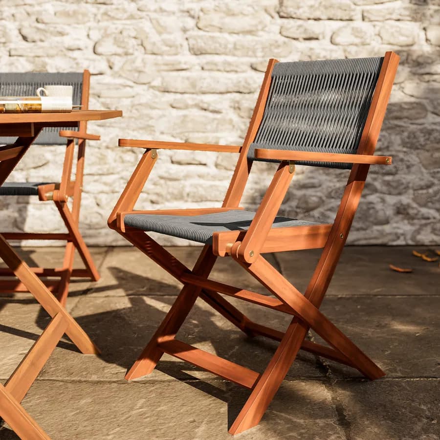 Set pranzo tavolo pieghevole rotondo 100 cm e 4 sedie pieghevoli con braccioli in legno di acacia e corda grigia - Yadira