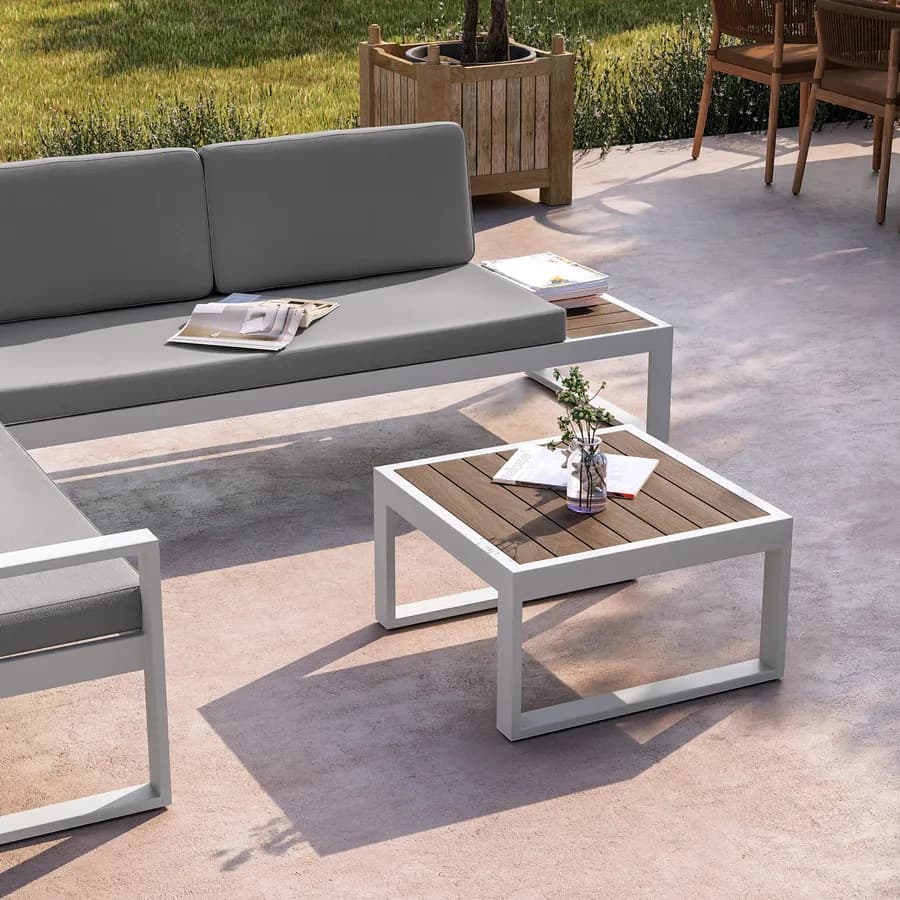 Set relax con divano angolare e tavolino in alluminio bianco con cuscini grigi - Kavos