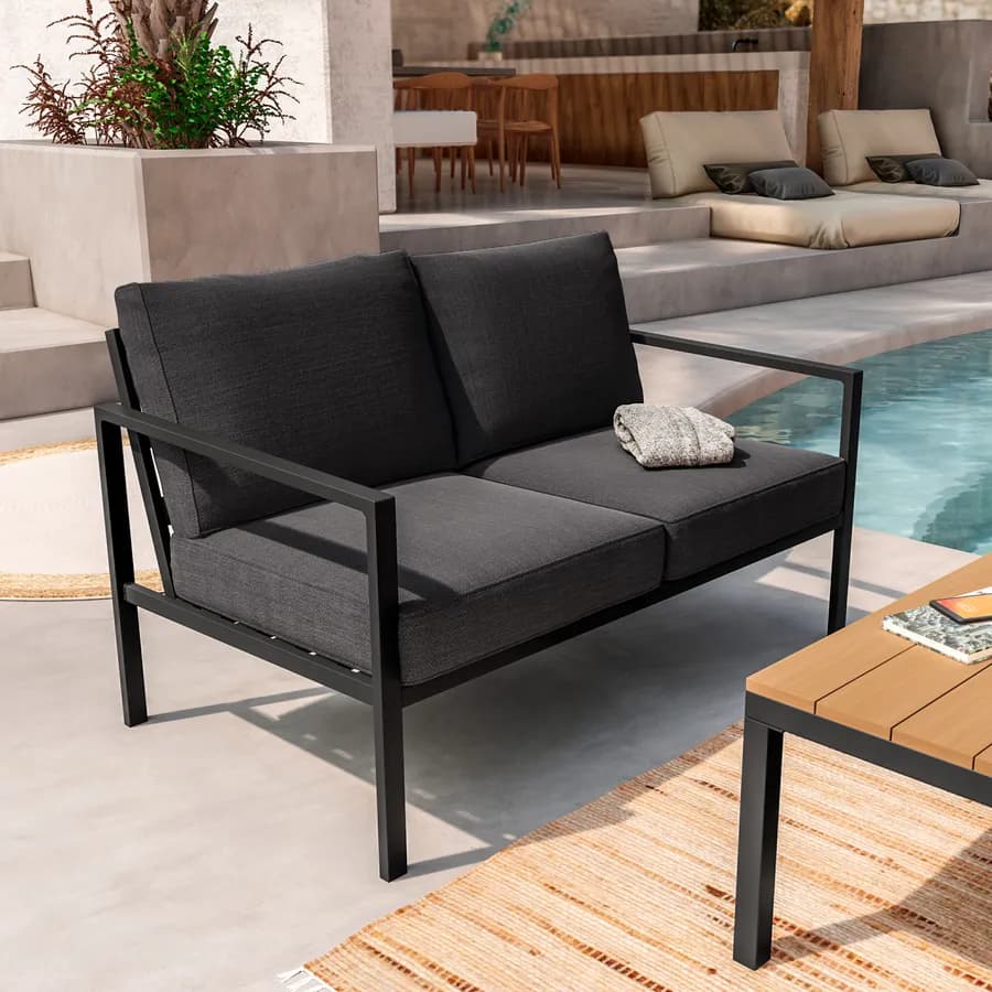 Set relax con divano due poltrone e tavolino in acciaio e cuscini nero - Evelyn