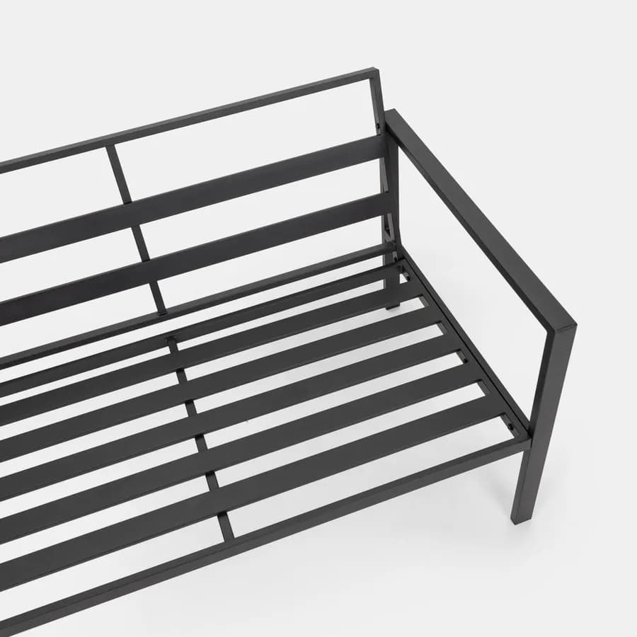 Set relax con divano due poltrone e tavolino in acciaio nero con cuscini grigi - Evelyn