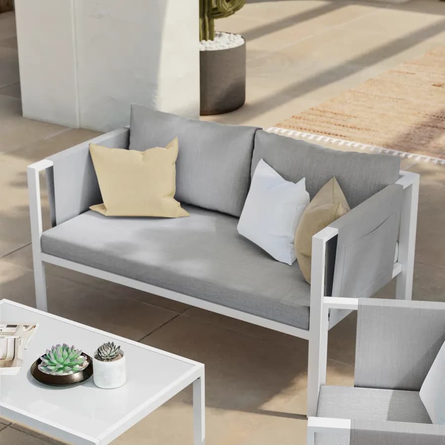Set relax divano 2 poltrone e tavolino in metallo bianco con cuscini grigio chiaro - Tirrena