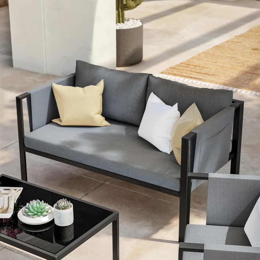 Set relax divano 2 poltrone e tavolino in acciaio nero con cuscini grigio scuro - Tirrena