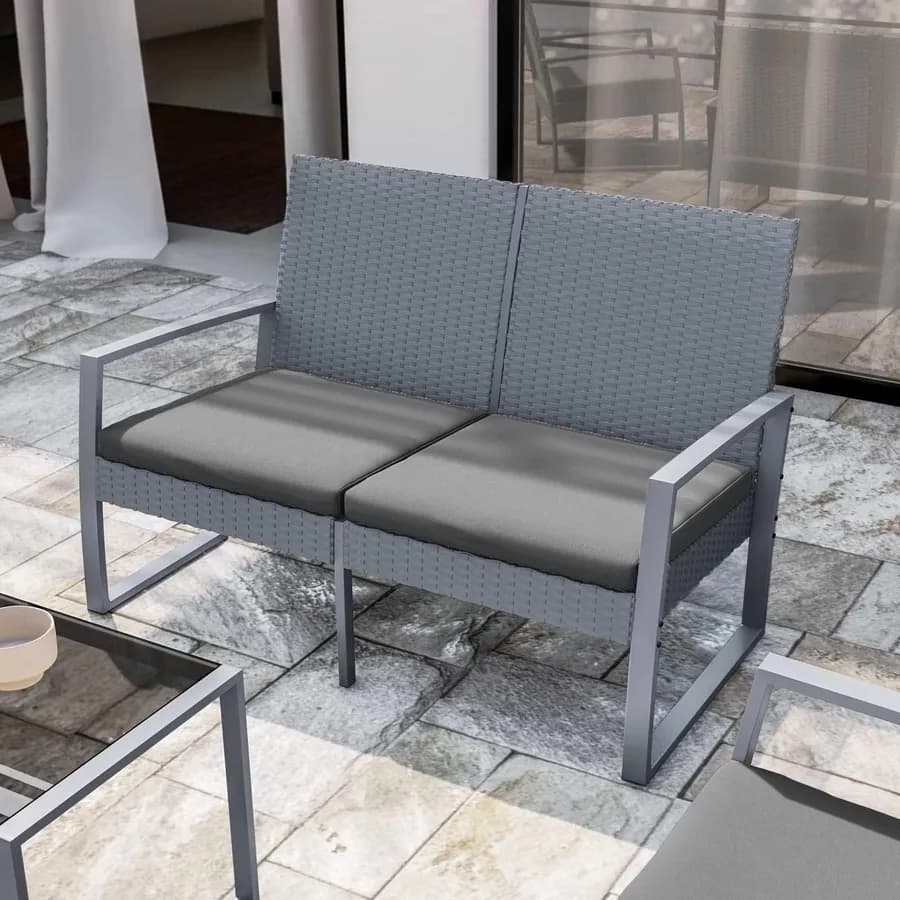 Set relax divano 2 poltrone e tavolino in polyrattan e acciaio grigio – Jerez