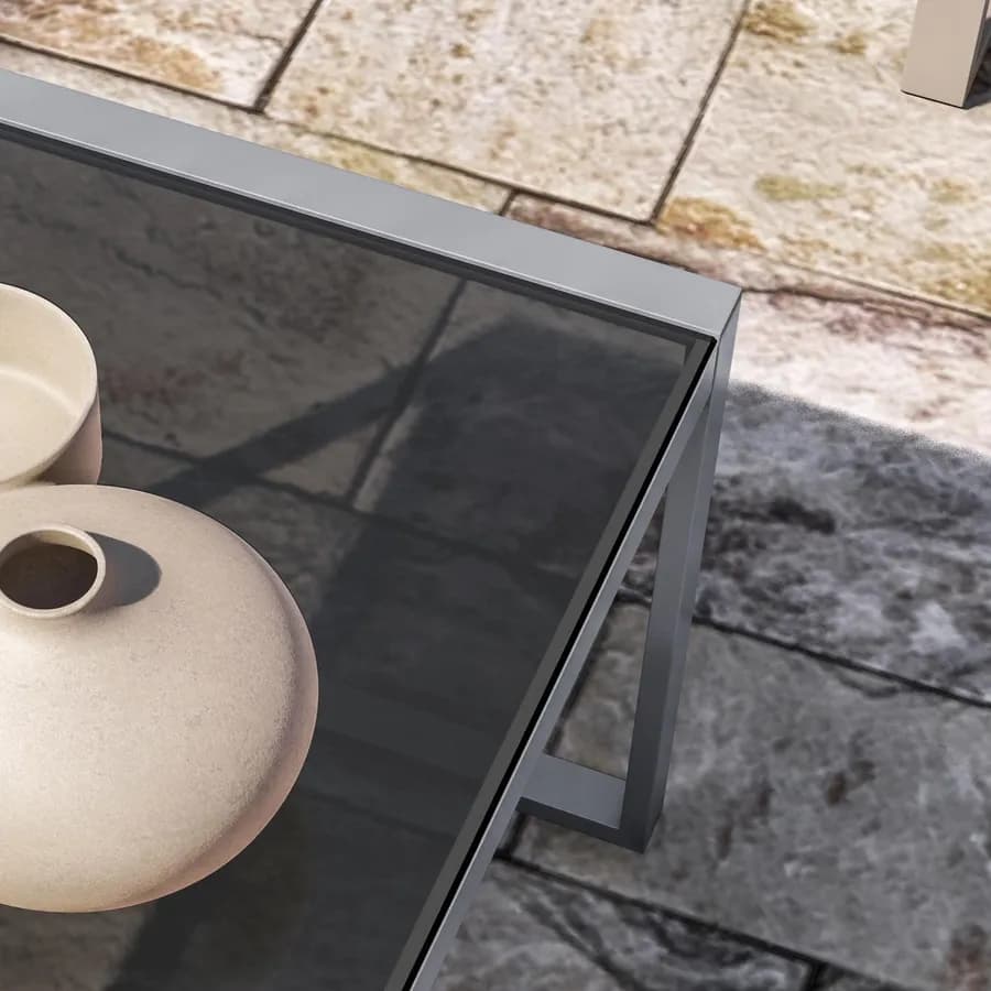 Set relax divano 2 poltrone e tavolino in polyrattan e acciaio grigio – Jerez