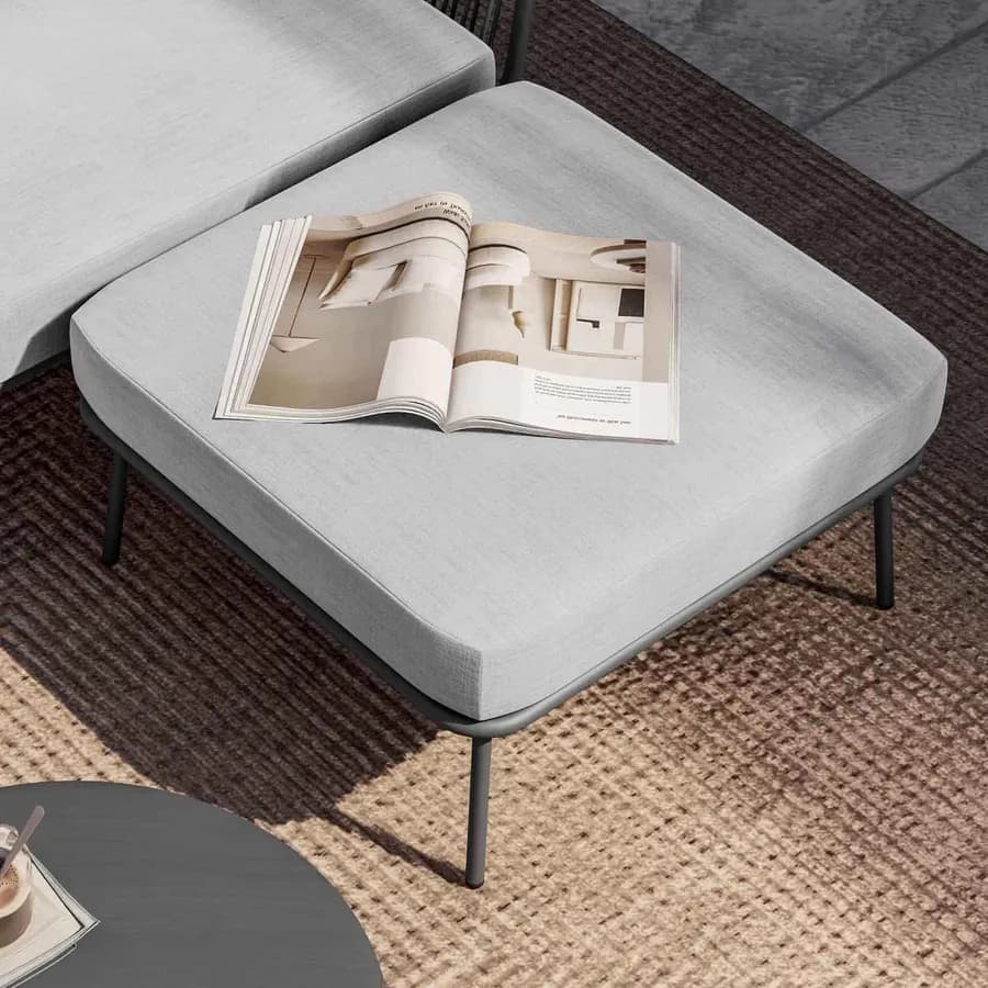 Set relax divano pouf e 2 tavolini in acciaio e polyrattan grigio - Klaus