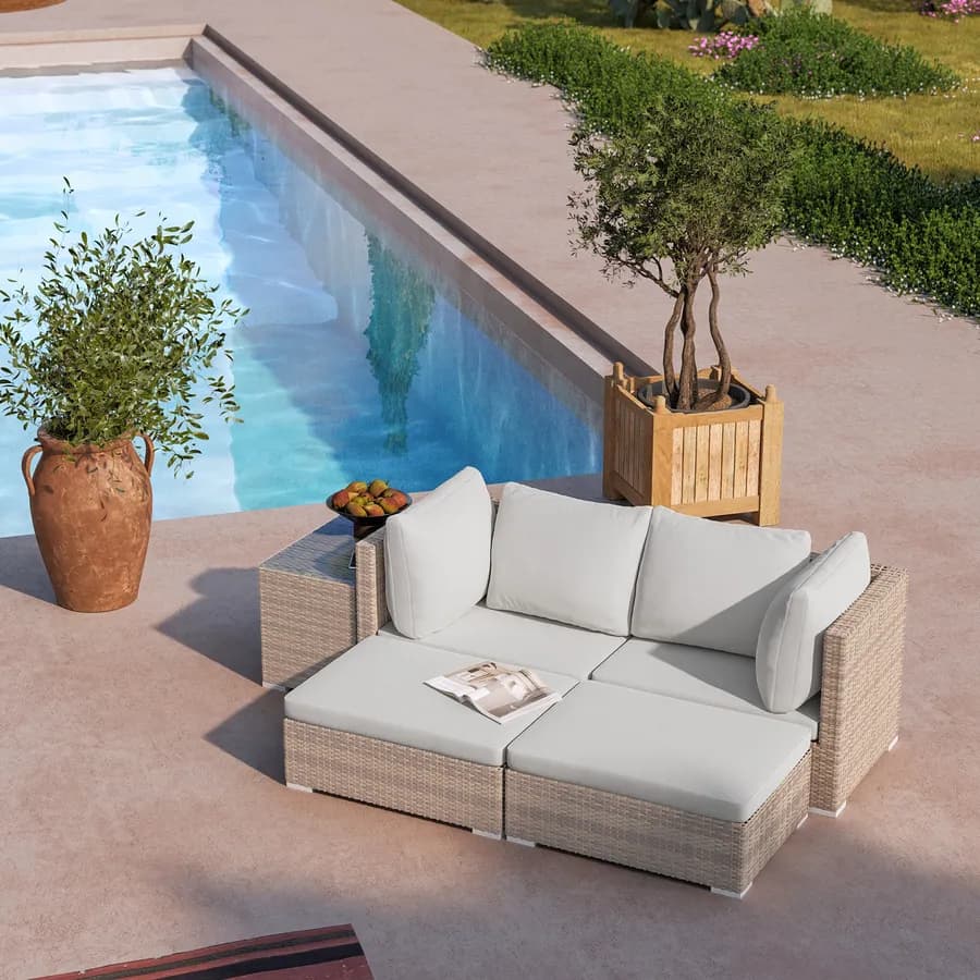 Set relax modulare con divano 2 pouf e tavolino top in vetro in polyrattan beige - Tropico