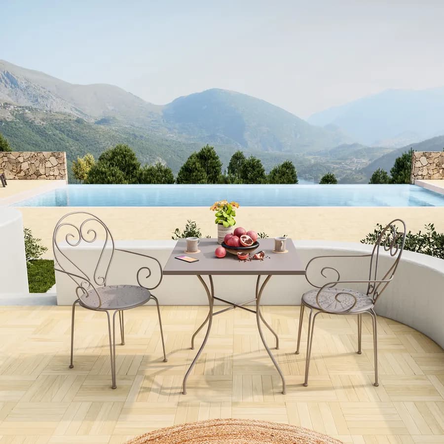 Set bistrot tavolo 70x70 cm e 2 sedie con braccioli in metallo tortora - Loren