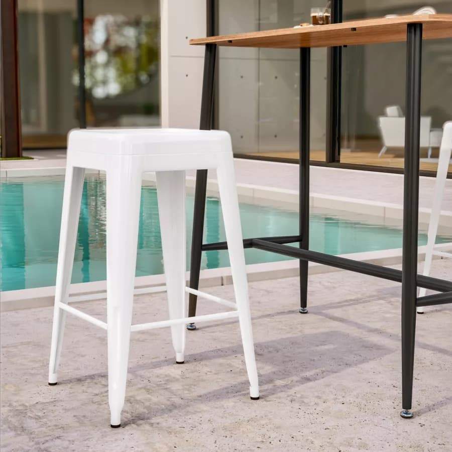 Sgabello da giardino impilabile stile industrial in metallo bianco - Farley