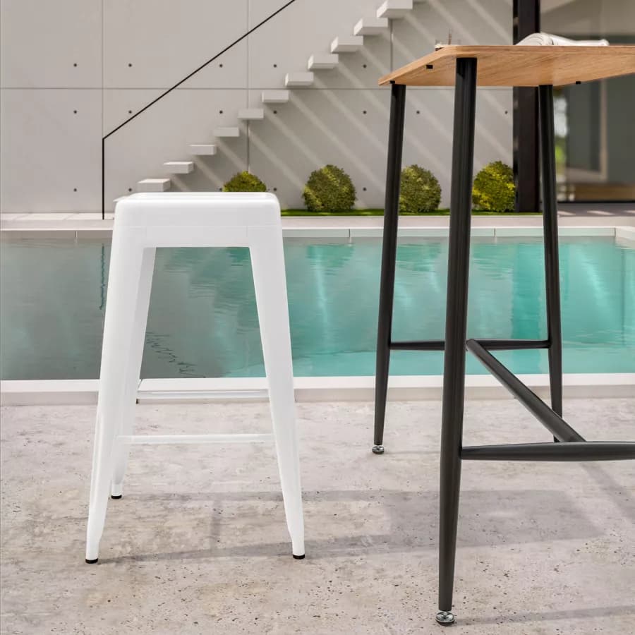 Sgabello da giardino impilabile stile industrial in metallo bianco - Farley
