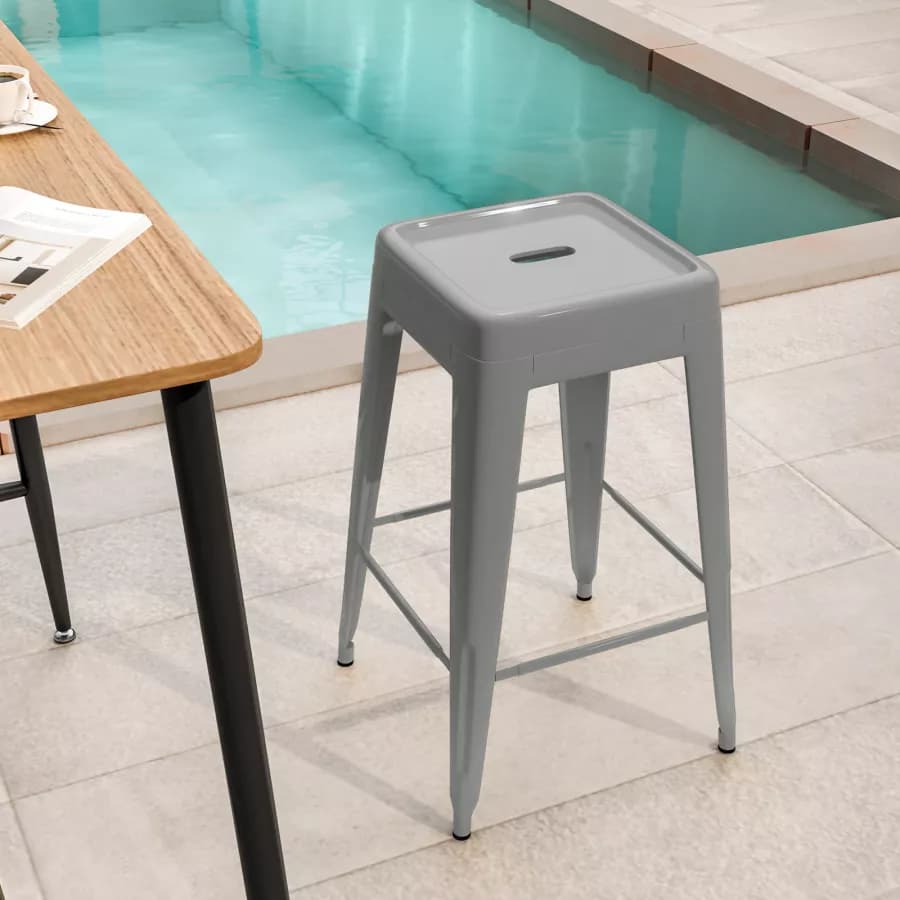 Sgabello da giardino impilabile stile industrial in metallo grigio - Farley