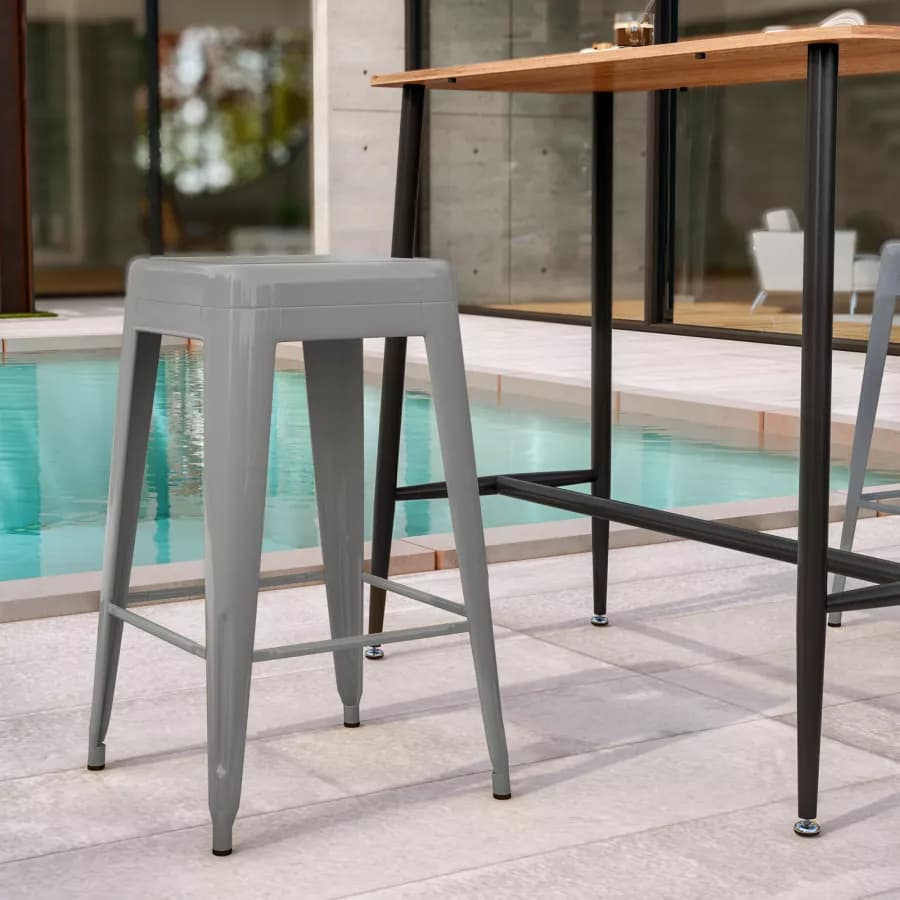 Sgabello da giardino impilabile stile industrial in metallo grigio - Farley