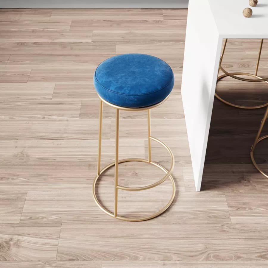 Sgabello in velluto blu con struttura tonda in metallo oro - Klent