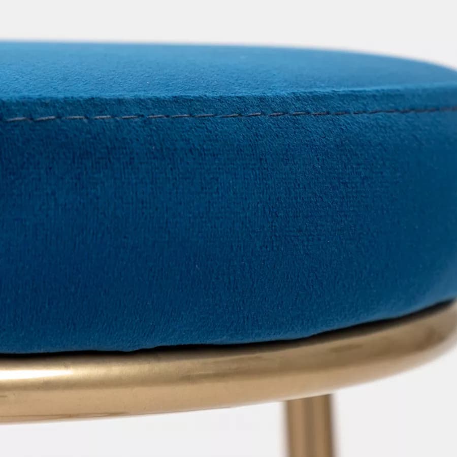 Sgabello in velluto blu con struttura tonda in metallo oro - Klent