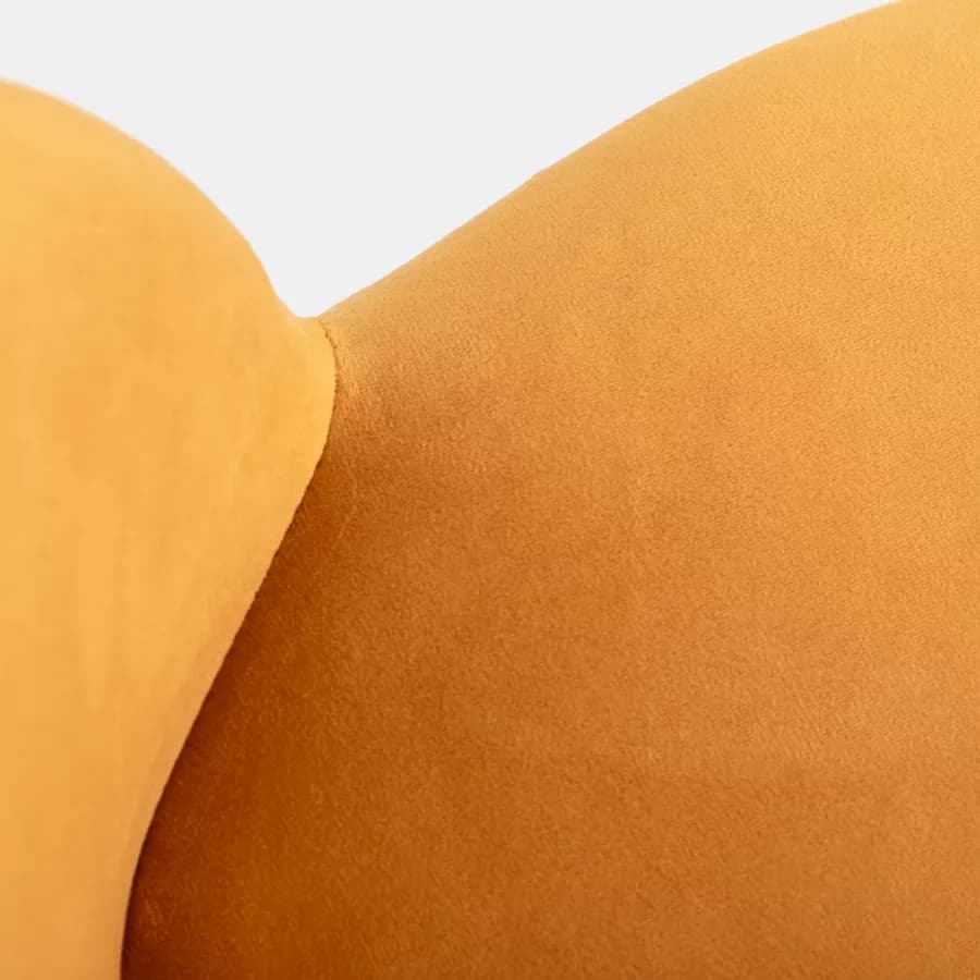Sgabello in velluto giallo ocra con gambe e poggiapiedi in metallo nero - Zilla