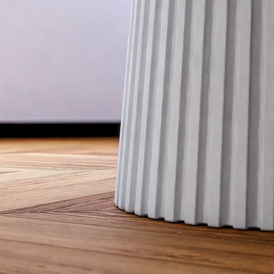 Sgabello rotondo 39 cm impilabile in polipropilene effetto cannettato bianco - Xilo