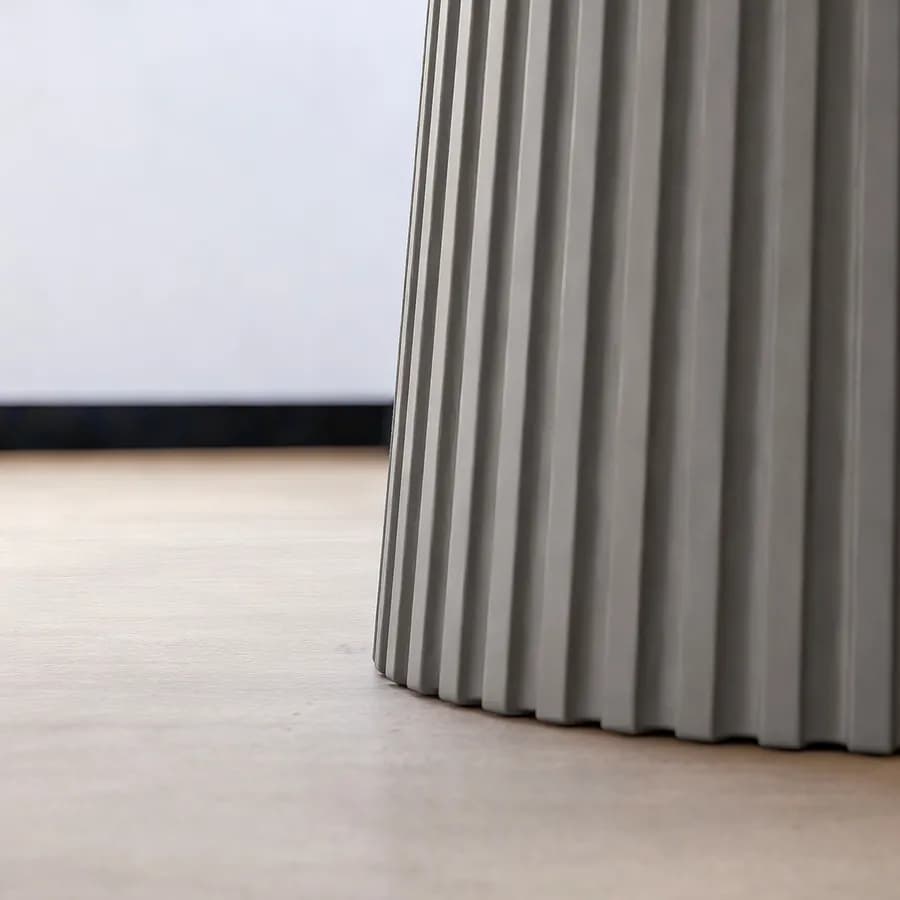 Sgabello rotondo 39 cm impilabile in polipropilene effetto cannettato grigio - Xilo