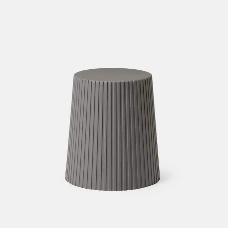 Sgabello rotondo 39 cm impilabile in polipropilene effetto cannettato grigio - Xilo
