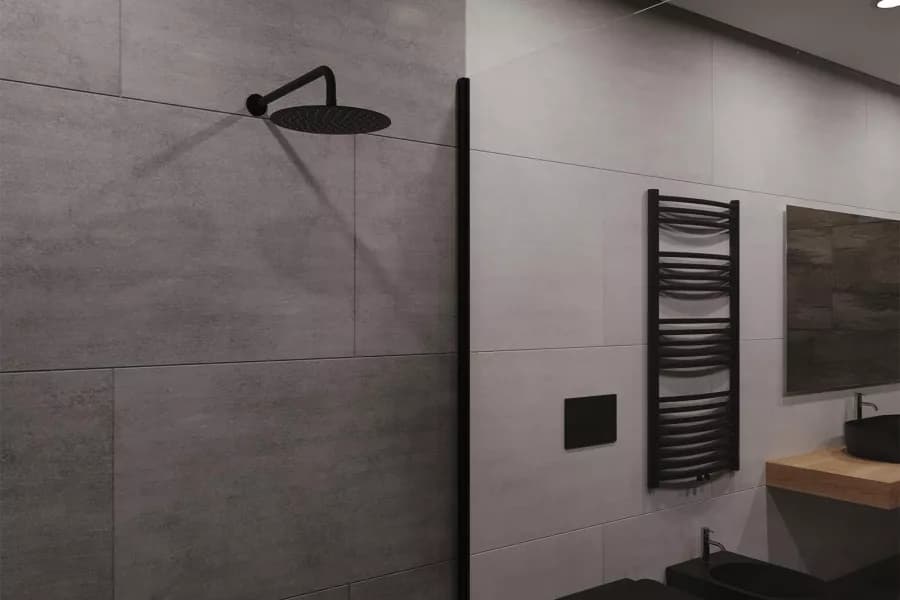 Soffione e braccio doccia nero opaco design ultraslim anticalcare con forma circolare