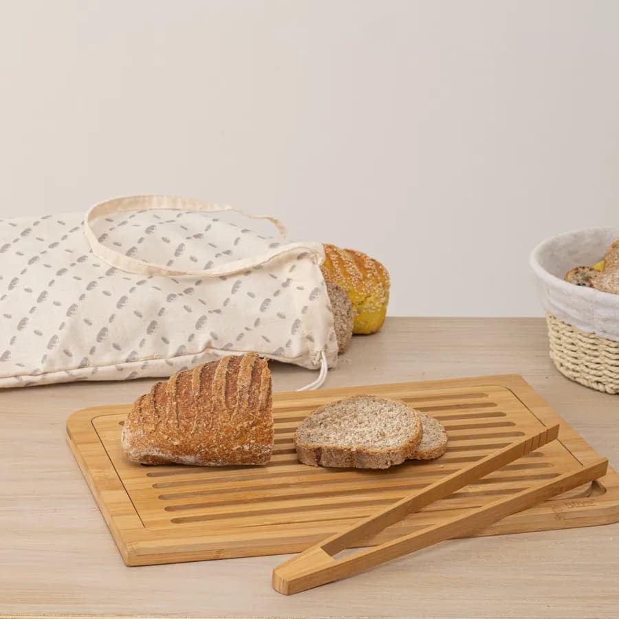 Tagliere 40x27 cm in bambù con pinza e sacchetto in cotone