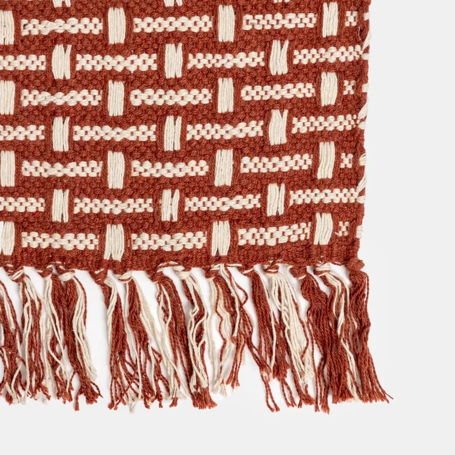 Tappeto 120x180 cm in cotone terracotta e bianco con frange e intreccio