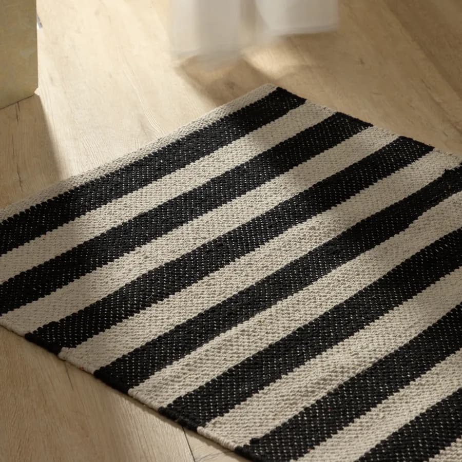 Tappeto 170x120 cm in cotone nero a strisce
