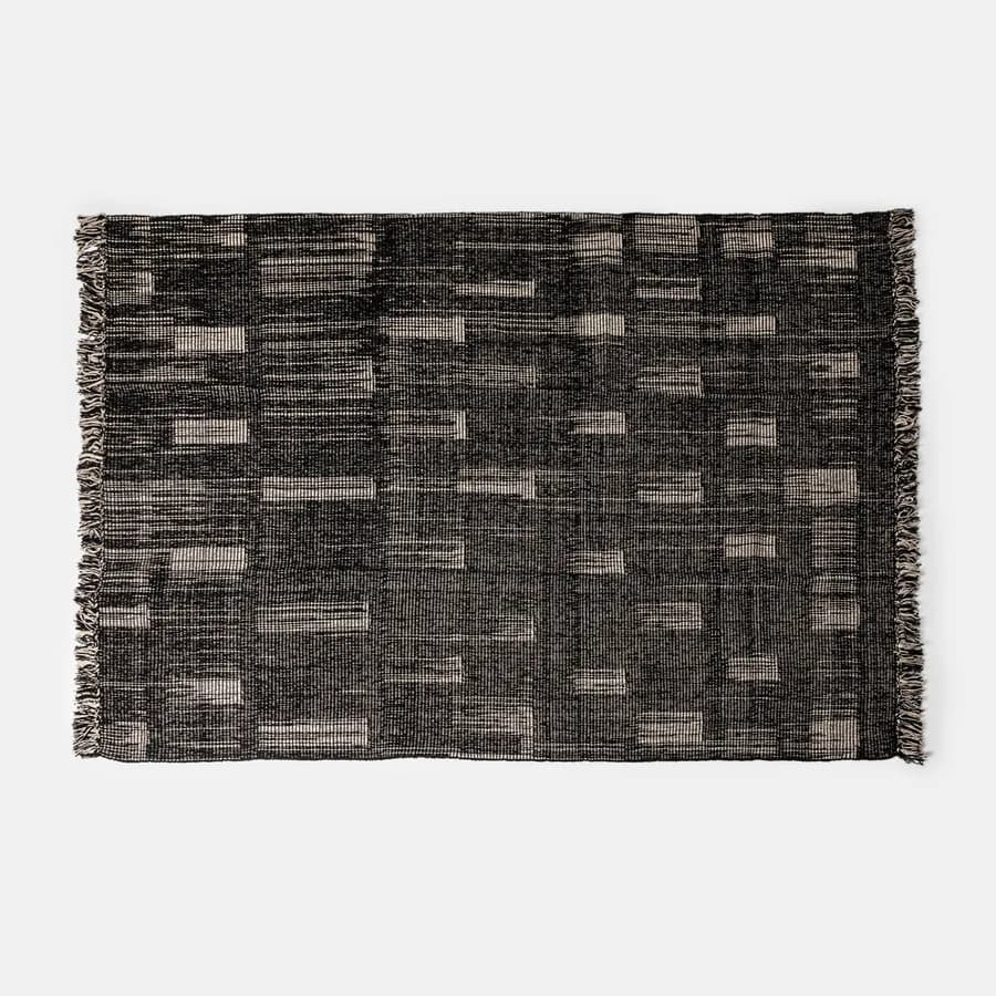 Tappeto 210x150 cm in cotone nero con frange