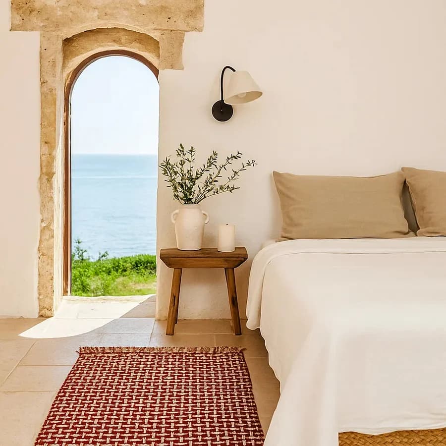 Tappeto 60x90 cm in cotone terracotta e bianco intrecciato con frange