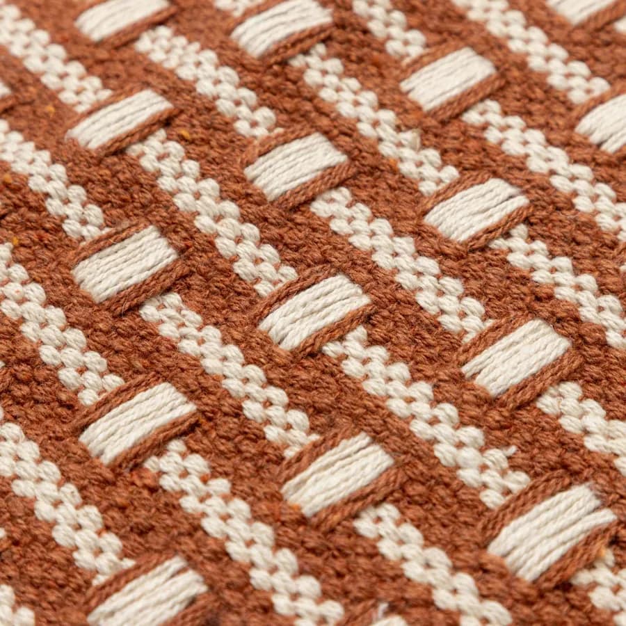 Tappeto 70x140 cm in cotone senape e bianco intrecciato con frange