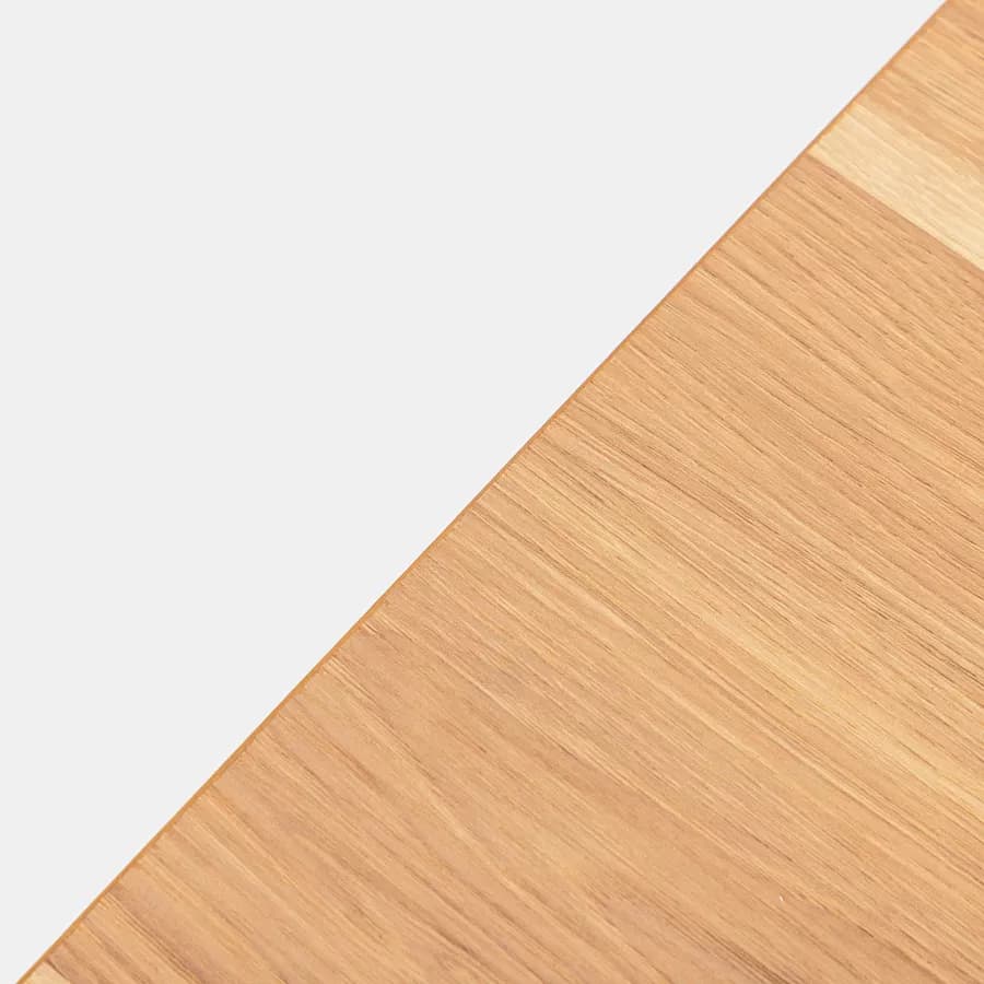 Tavolino 40x40 cm con piano effetto rovere e struttura in metallo bianco - Caio
