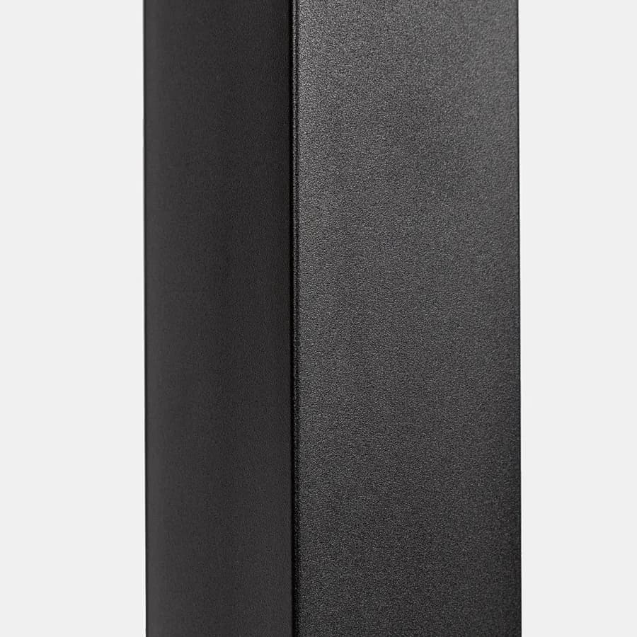 Tavolo da pranzo 60x60 cm con top effetto rovere e base in metallo nero - Caio