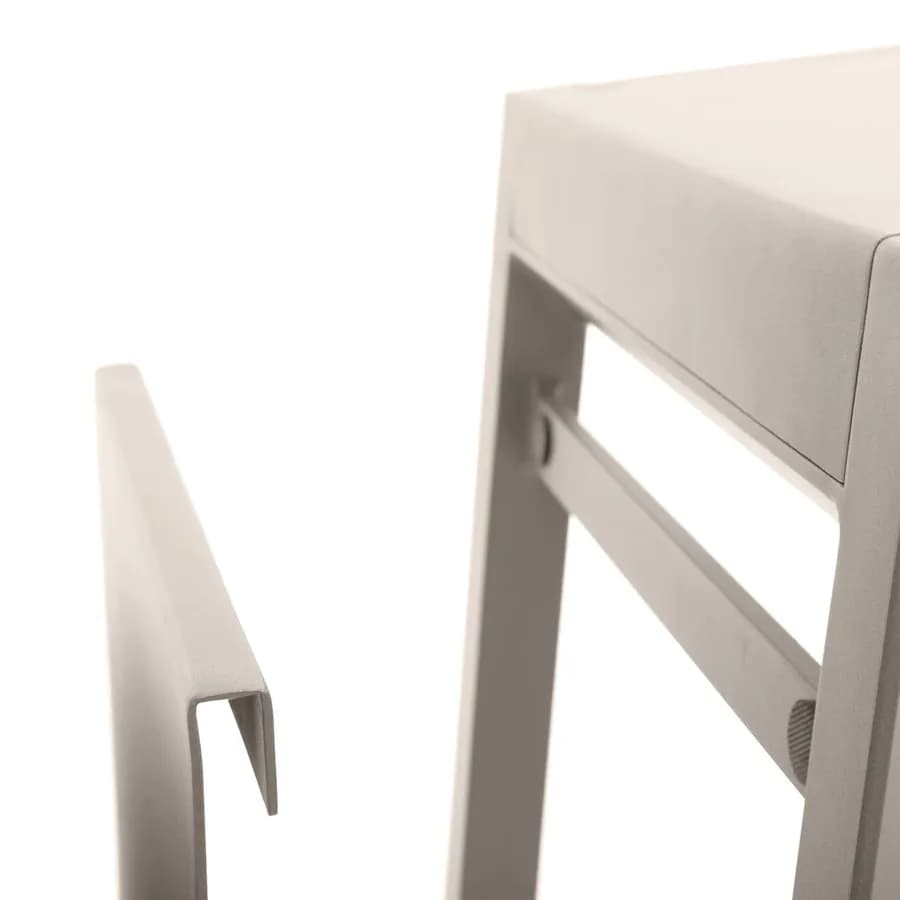 Tavolino da esterno 44x44 cm in alluminio crema con portariviste - Coza