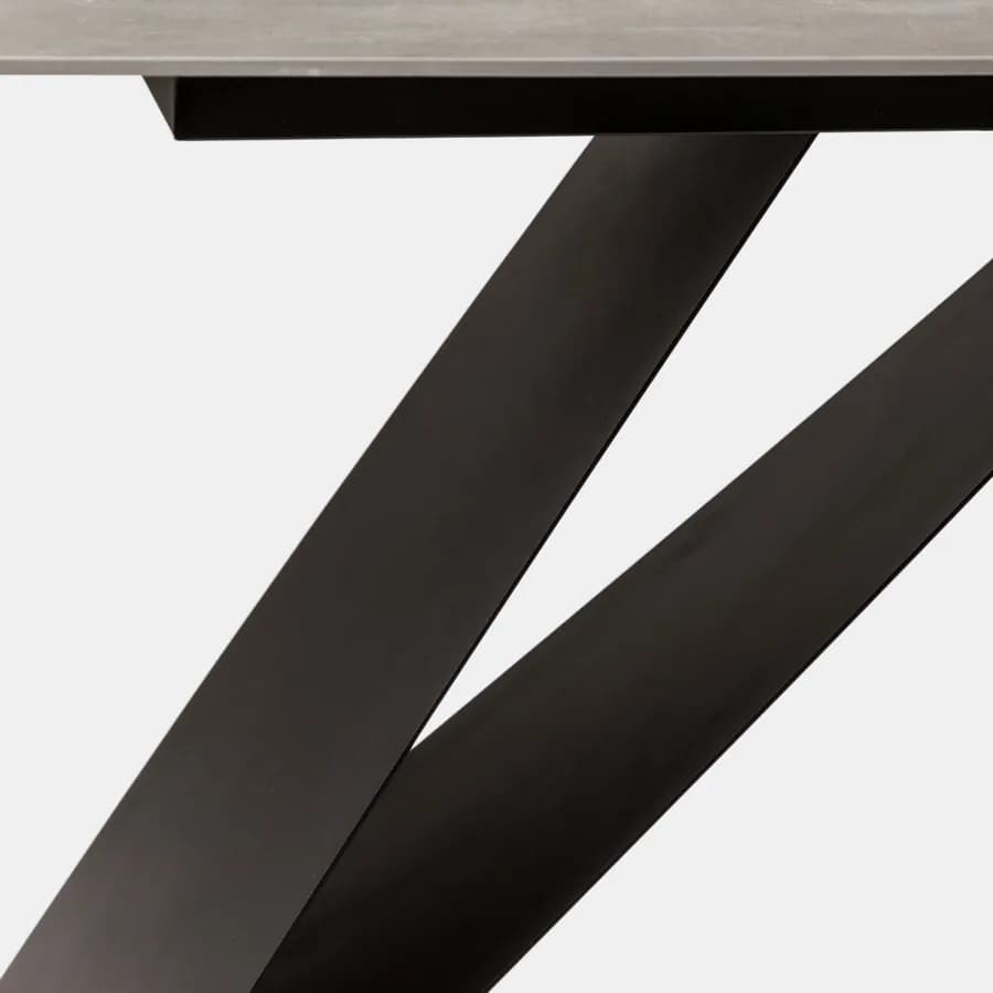 Tavolo 160x90 cm con piano in ceramica effetto marmo grigio e gambe nere - Civitas