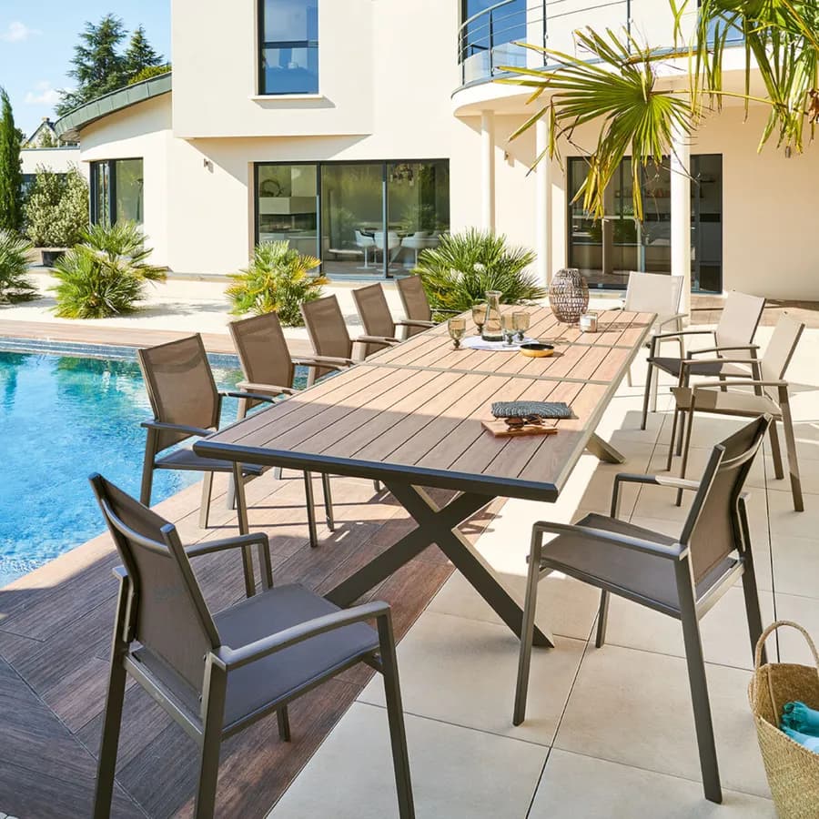 Tavolo allungabile da esterno 250/330x113 cm in alluminio miele con top a doghe effetto legno - Jalime