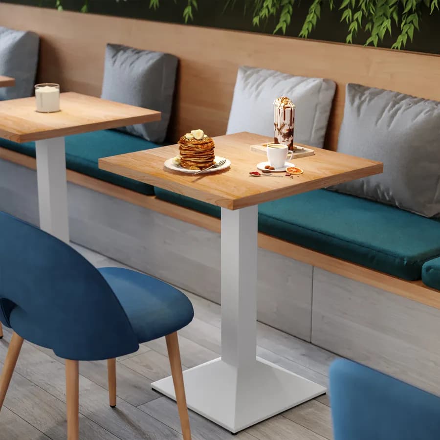 Tavolo da pranzo 80x80 cm con top effetto rovere e base in metallo bianco - Caio