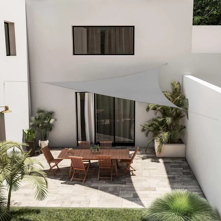 Vela da giardino triangolare 5x5x5 m in poliestere idrorepellente grigio 180 gr - Solaris