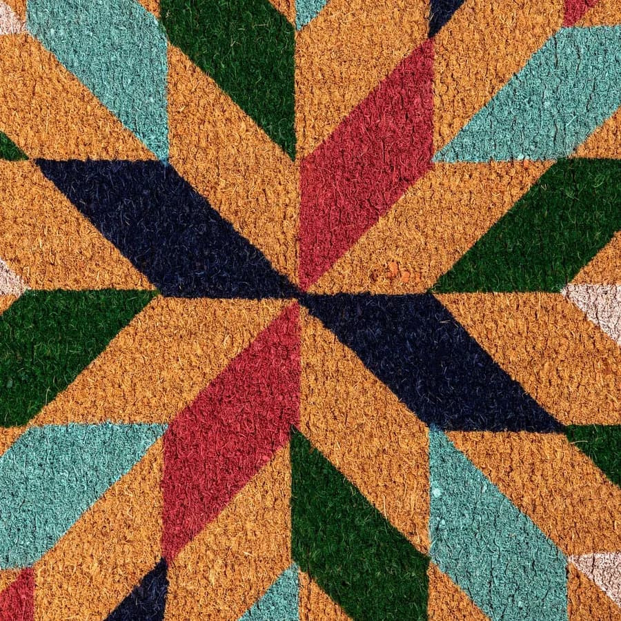 Zerbino 45x75 cm in coir naturale con disegno geometrico colorato