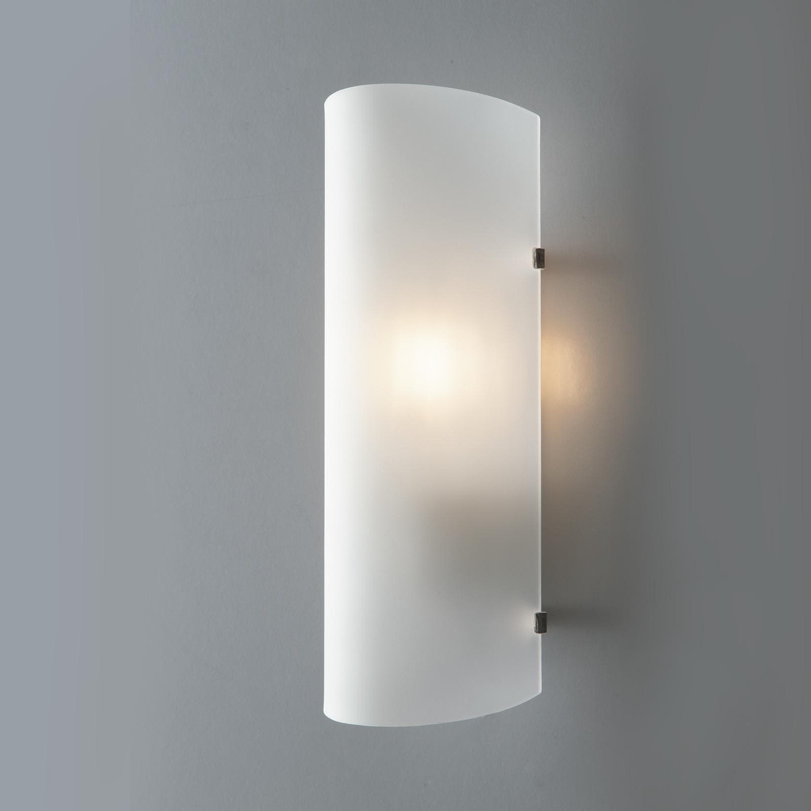 Applique 26x10 cm in vetro curvato bianco e struttura cromata